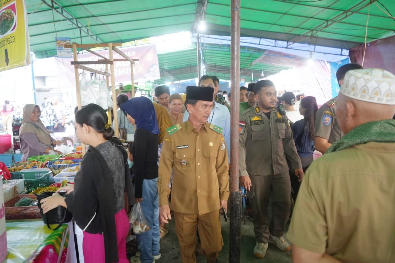 Bupati Sintang Dukung UMKM Melalui Pembukaan Kantin Ramadhan